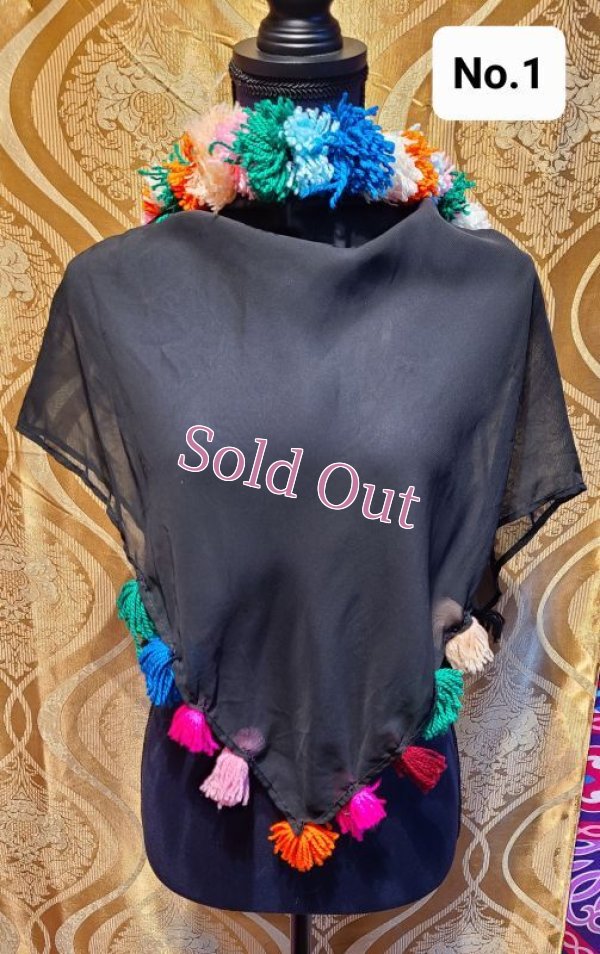 画像2: ポンポン付きスカーフ 三つ編み付き