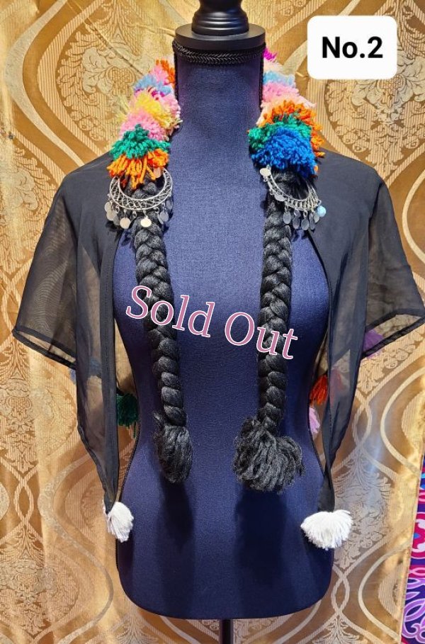 画像3: ポンポン付きスカーフ 三つ編み付き