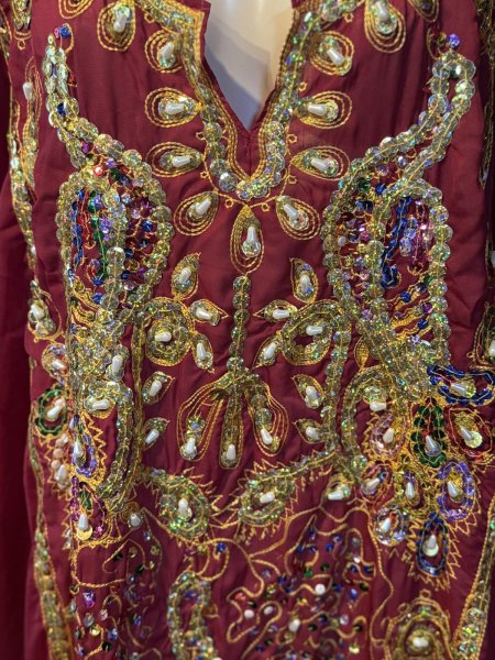 画像2: ハリージ(Khaleej) 　クジャク刺繍　ワインレッド (2)